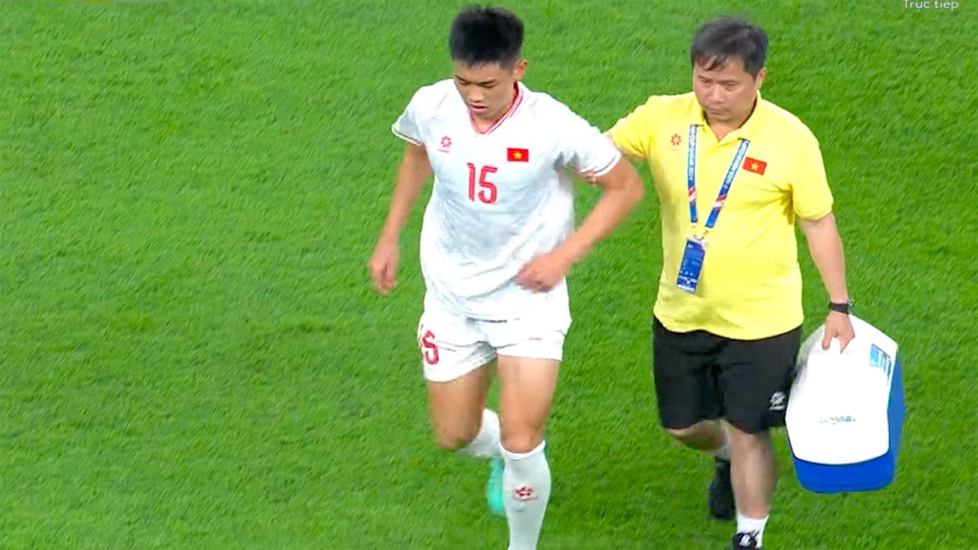 Nguyen-Dinh-Bac-chan-thuong-nang-trong-tran-U23-Viet-Nam-va-U23-Kuwait