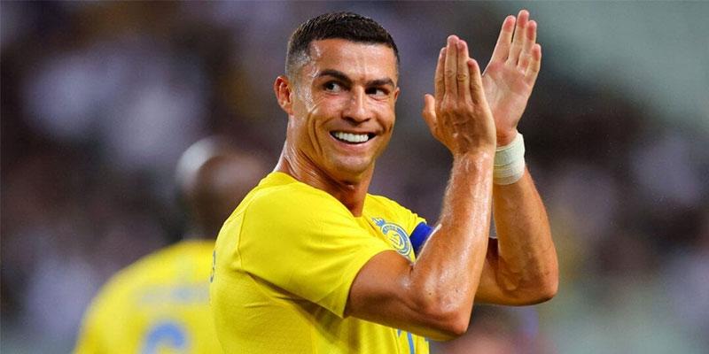 Sieu-sao-Ronaldo-co-vo-so-fan-ham-mo-trung-thanh