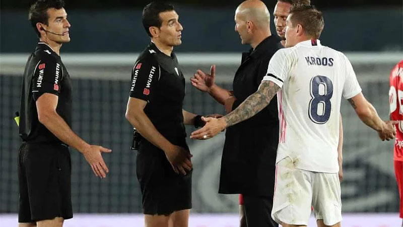 Kroos-chi-trich-trong-tai
